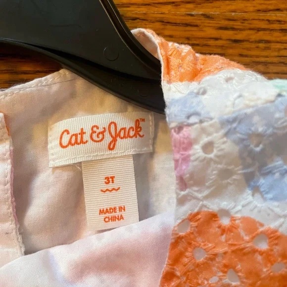 🎯Cat & Jack rainbow colored eyelet dress size 3T. Excellent condition 🎯 - Picture 4 of 6